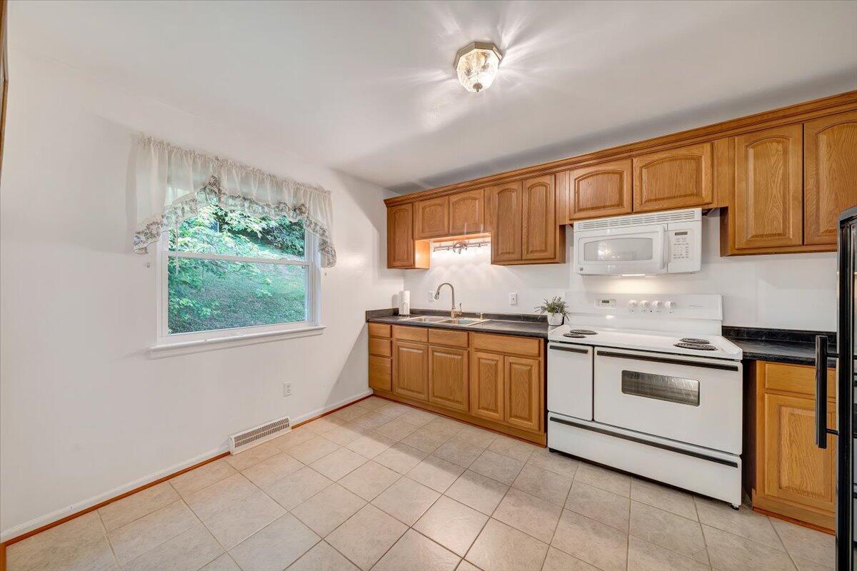 5739 Green Ridge Road Roanoke, VA 24019 - Photo 10 of 30 13-MIB09854