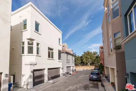 $5,500,000 | 142 Union Jack Mall, Marina del Rey, CA 90292