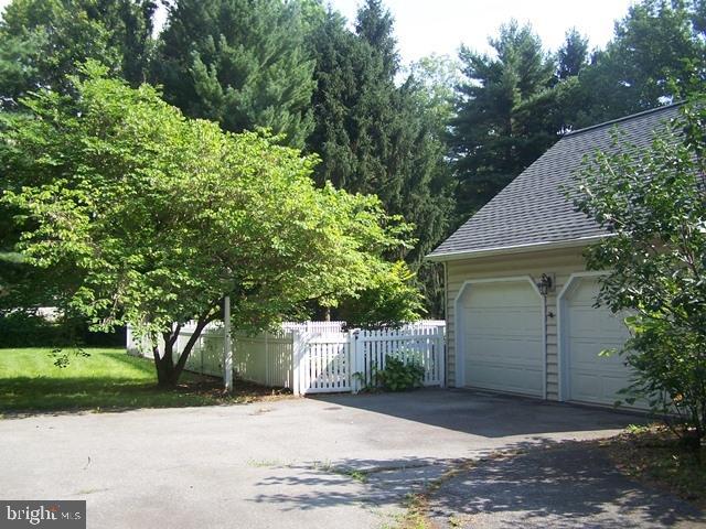 1 Lark Lane Lancaster, PA 17603 - Photo 4 of 20 Gallery Image 4