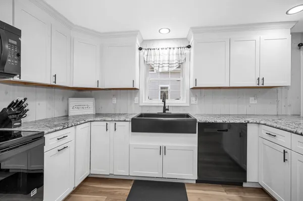 $629,900 | 61 Barbara Lane, Hudson, NH 03051