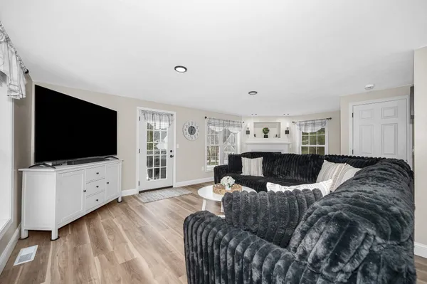 $629,900 | 61 Barbara Lane, Hudson, NH 03051