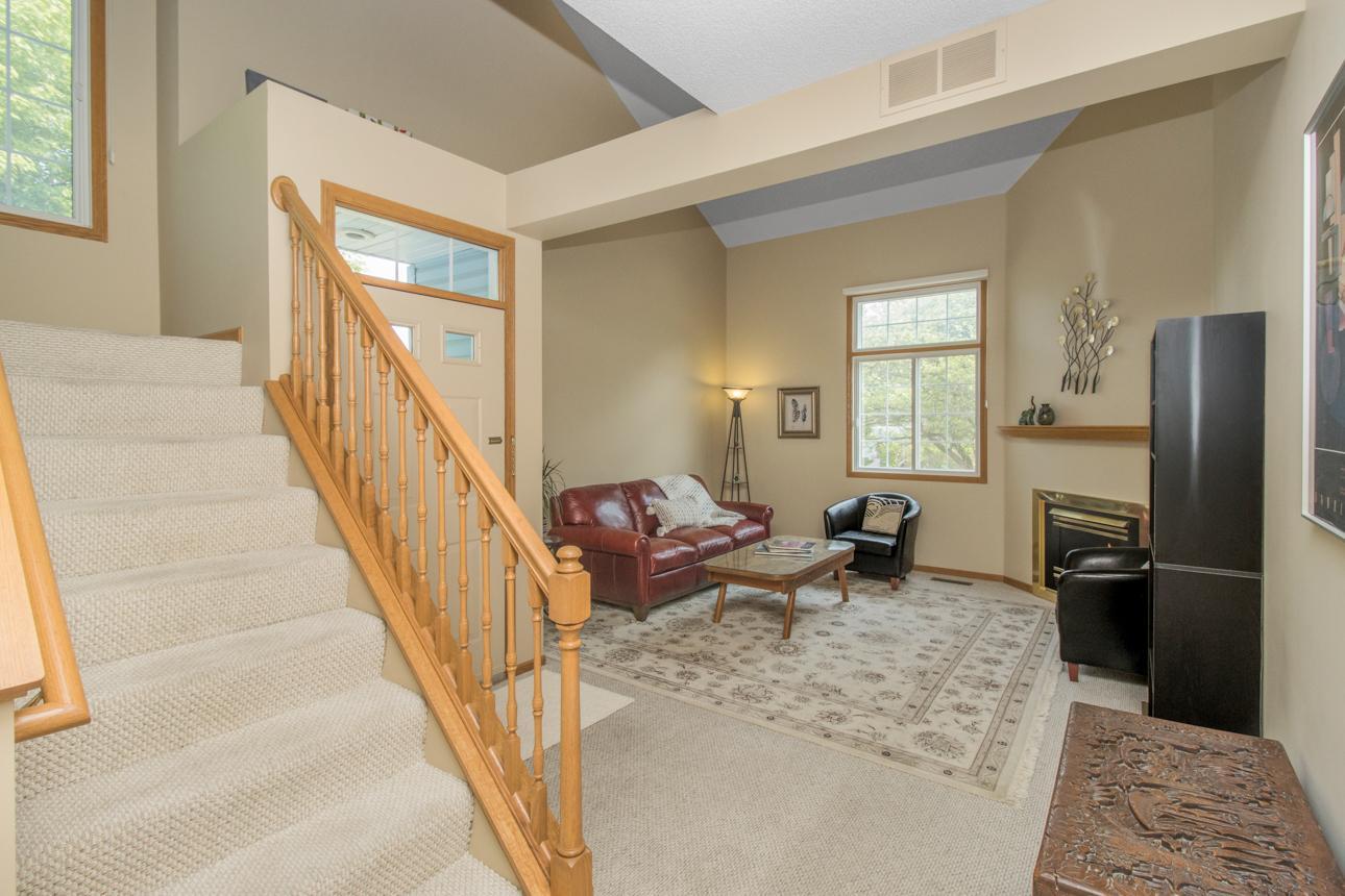 8491 Cortland Road Eden Prairie, MN 55344 - Photo 4 of 30 Gallery Image 4