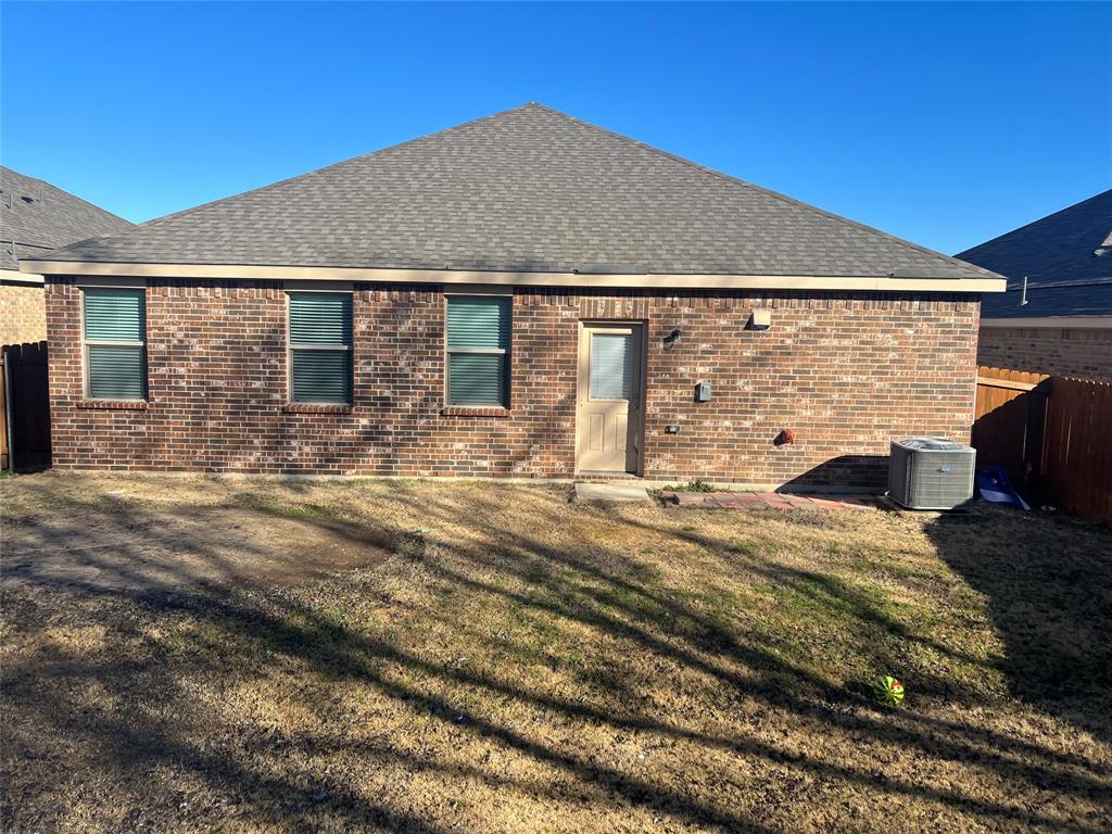 135 Morning Glory Sanger, TX 76266 - Photo 9 of 9 a backyard of a house