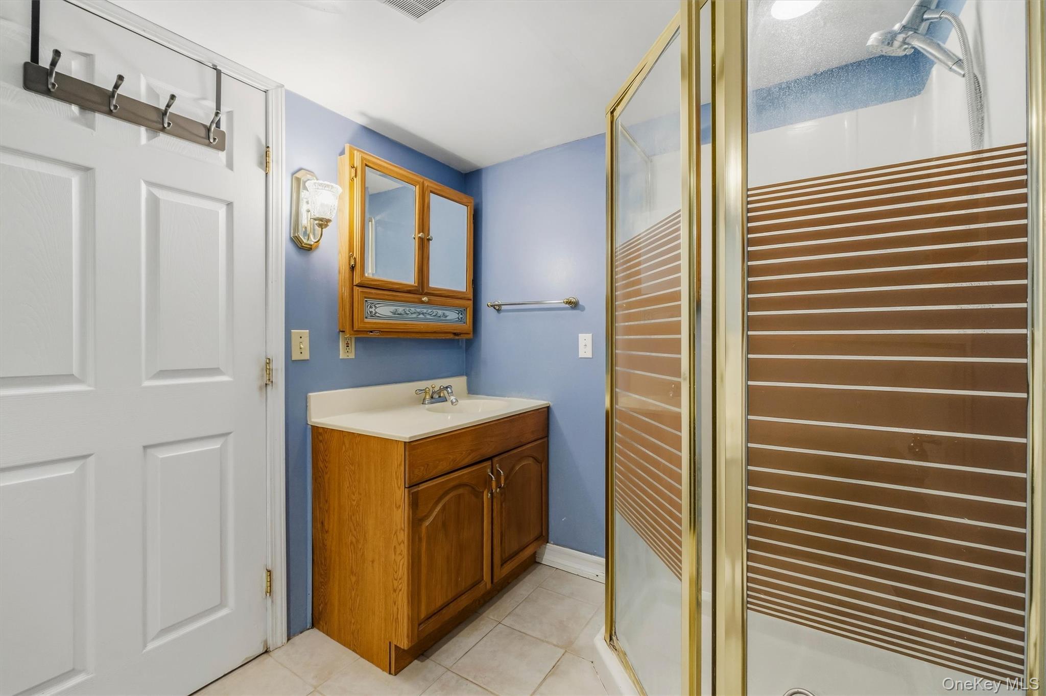 29 Cumberland Road Fishkill, NY 12524 - Photo 19 of 34 Lower level bathroom with shower and tub.
