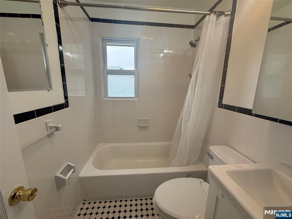 132 Heatherhill Road Cresskill, NJ 07626 - Photo 11 of 25