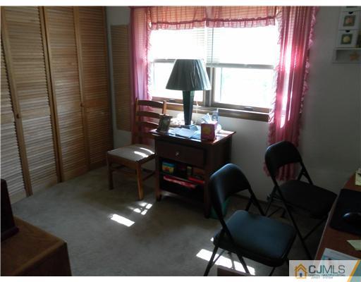 7 Longfield Road New Brunswick, NJ 08901 - Photo 11 of 17