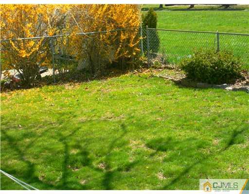7 Longfield Road New Brunswick, NJ 08901 - Photo 12 of 17