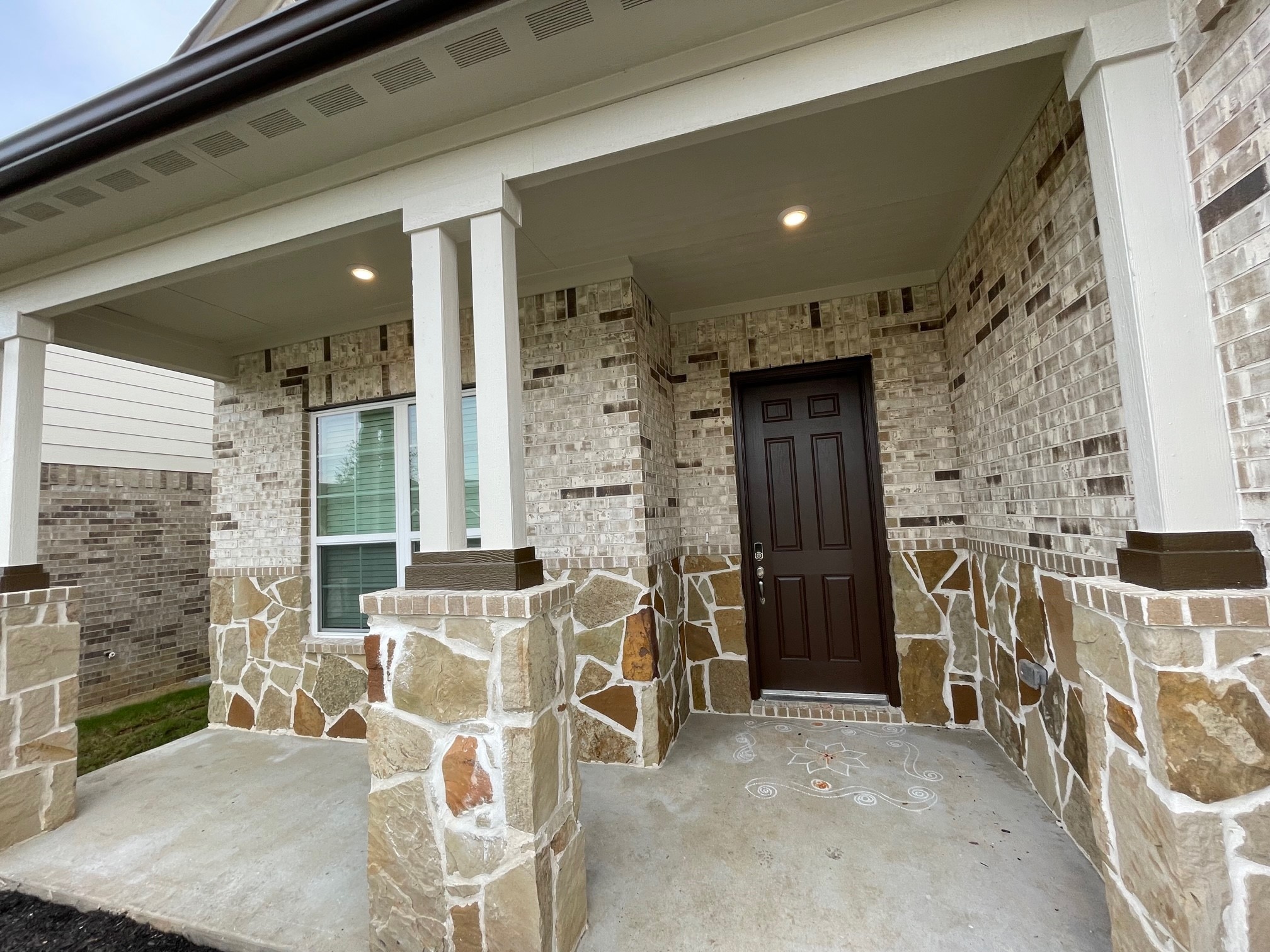 2216 Gadwall Court Conroe, TX 77384 - Photo 2 of 23 a view of a livingroom with furniture