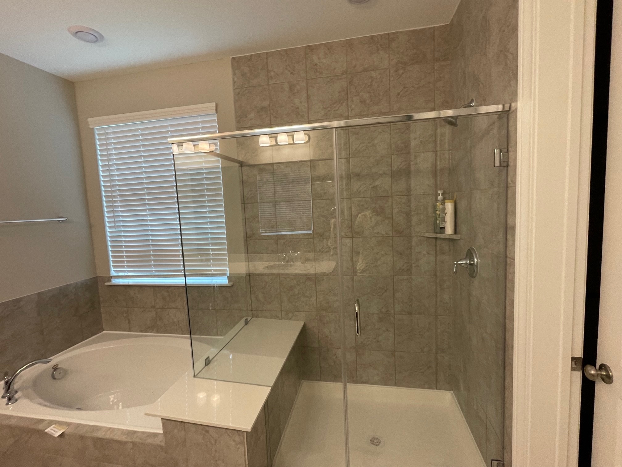 2216 Gadwall Court Conroe, TX 77384 - Photo 10 of 23 a bathroom with a bathtub