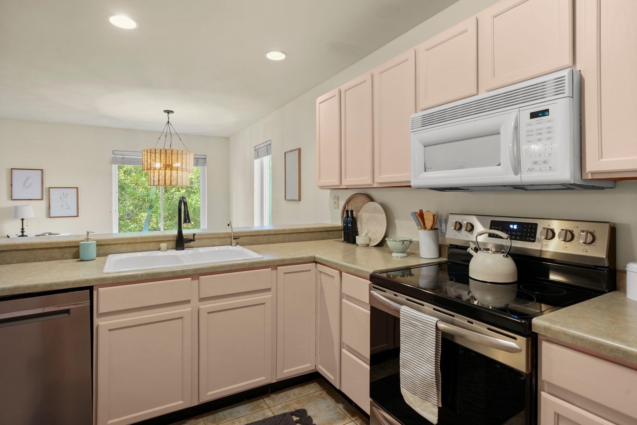 1328 Carpenter Street Madison, WI 53704 - Photo 10 of 42 Gallery Image 10