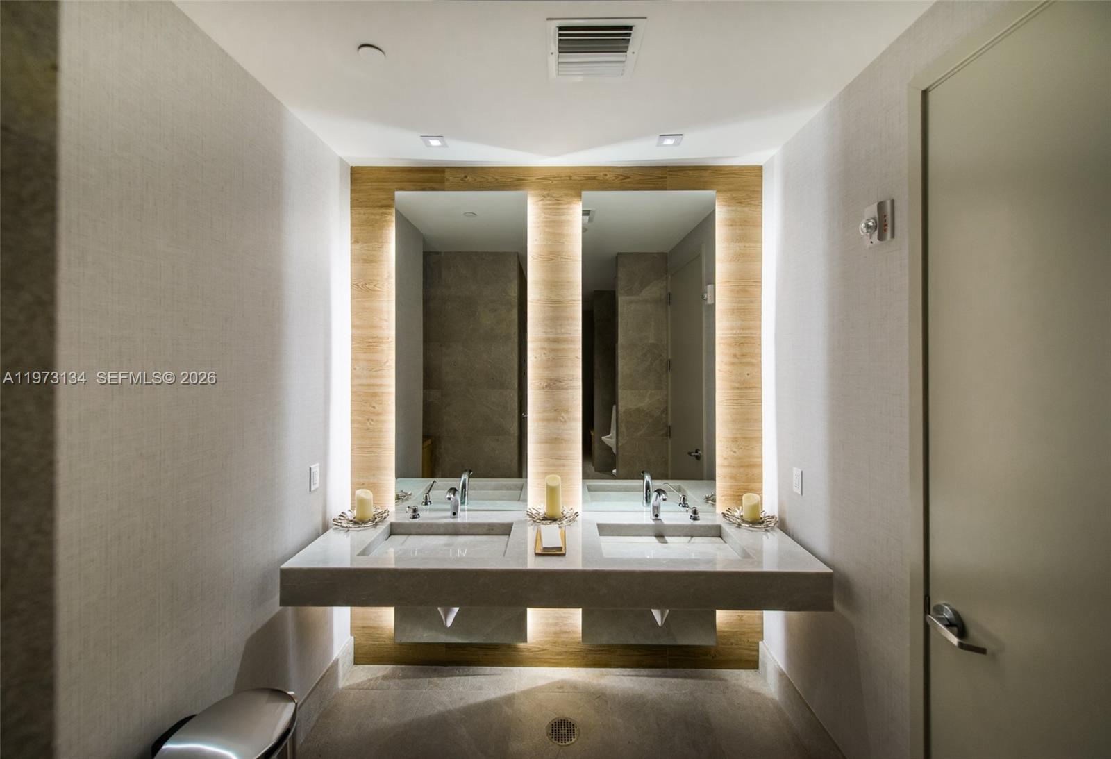 1010 Brickell Avenue, Unit 3010 Miami, FL 33131 - Photo 32 of 49