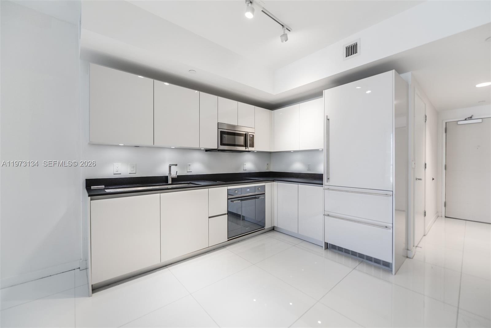 1010 Brickell Avenue, Unit 3010 Miami, FL 33131 - Photo 9 of 49