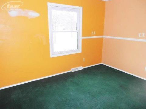 1427 South Genesee Road Burton, MI 48509 - Photo 4 of 8 20343116-3.JPG