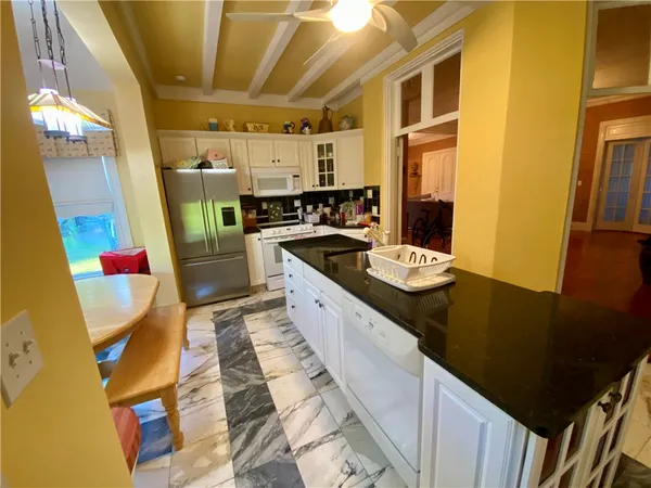 $3,000 | 96 Rhode Island Avenue, Unit 1, Newport, RI 02840