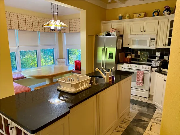 $3,000 | 96 Rhode Island Avenue, Unit 1, Newport, RI 02840