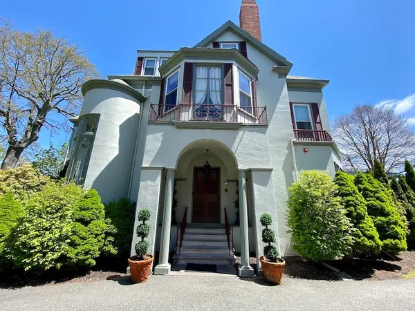 $3,000 | 96 Rhode Island Avenue, Unit 1, Newport, RI 02840