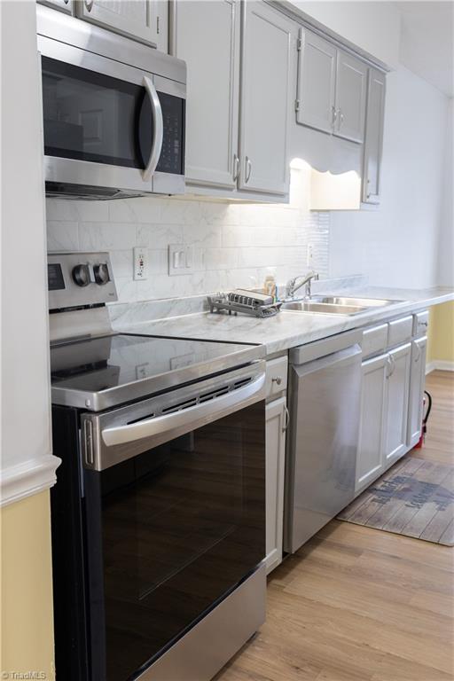 814 Guilford College Road, Unit 133 Greensboro, NC 27409 - Photo 7 of 29 Stove and micowave