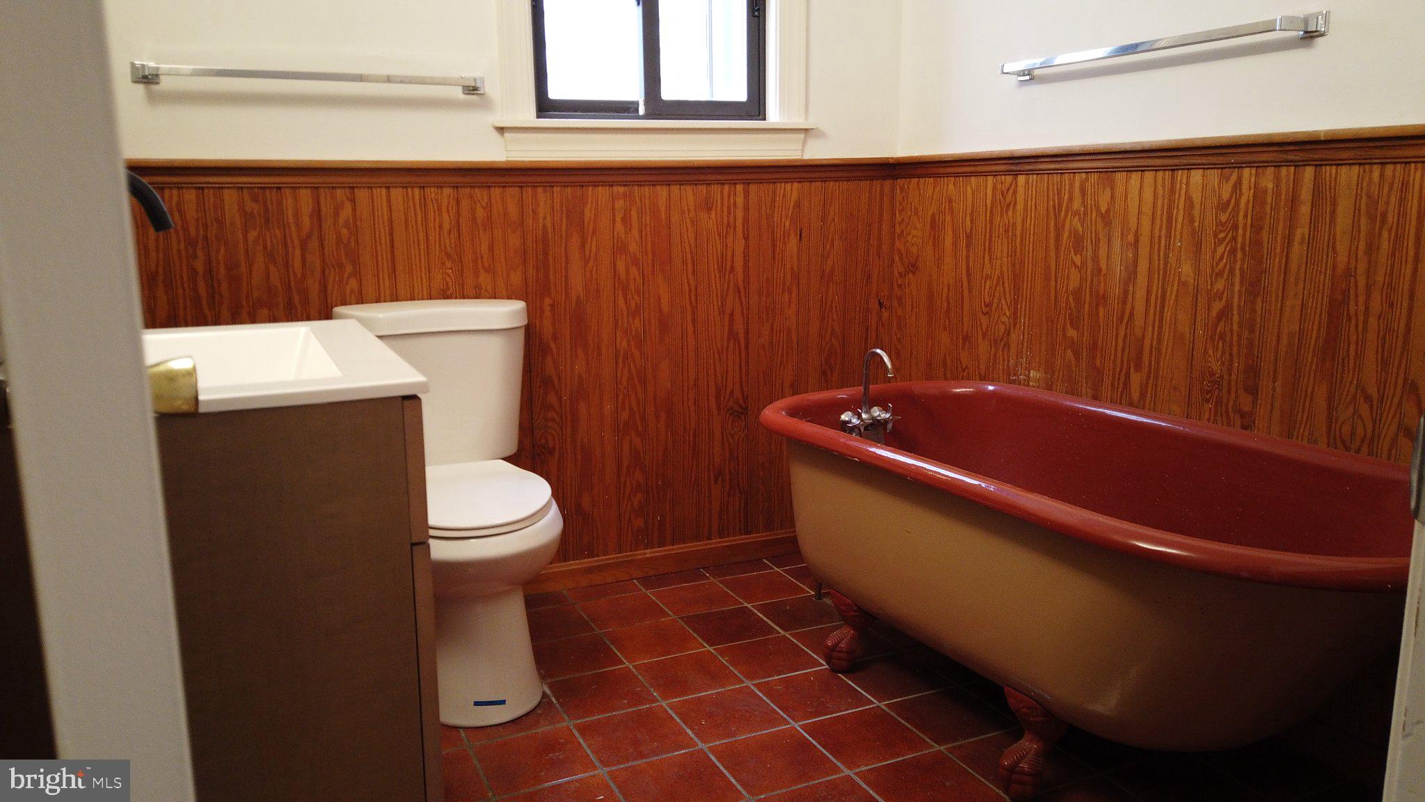 604 9th Street Northeast Washington, DC 20002 - Photo 14 of 28 Charming vintage bathroom retreat.