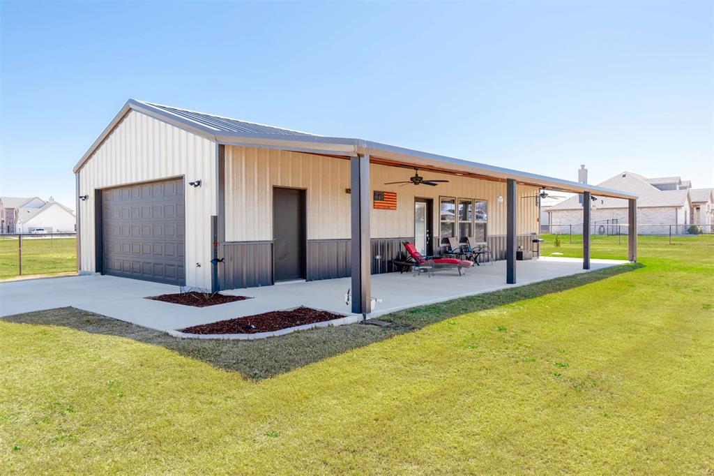 849 County Road 4764 Boyd, TX 76023 - Photo 27 of 40 a swimming pool with chairs