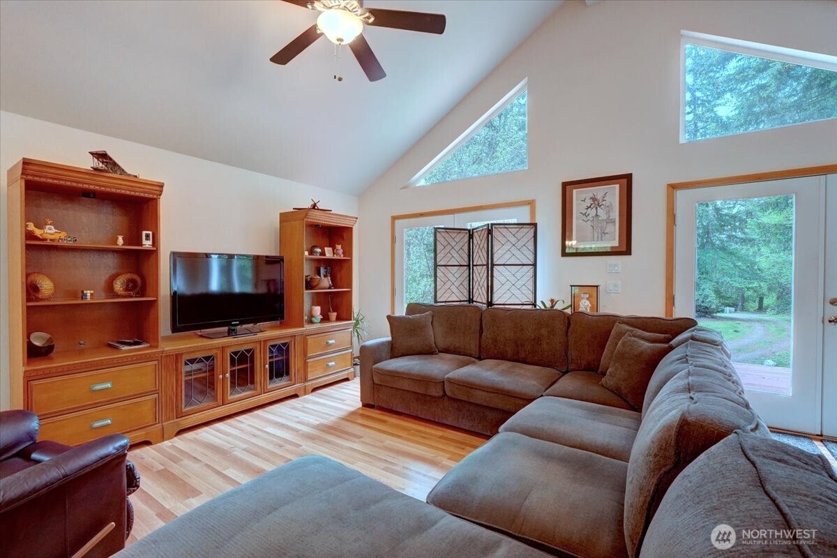 9535 Olalla Valley Road Southeast Port Orchard, WA 98367 - Photo 11 of 40