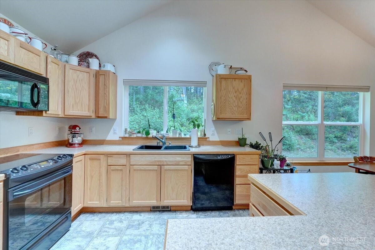 9535 Olalla Valley Road Southeast Port Orchard, WA 98367 - Photo 12 of 40