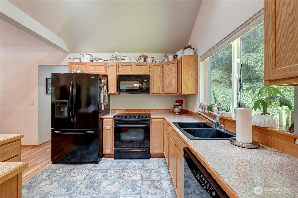 9535 Olalla Valley Road Southeast Port Orchard, WA 98367 - Photo 13 of 40