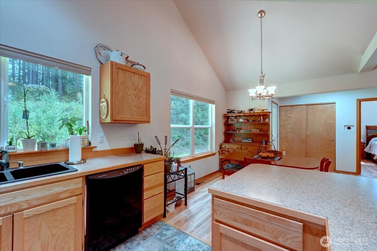 9535 Olalla Valley Road Southeast Port Orchard, WA 98367 - Photo 14 of 40