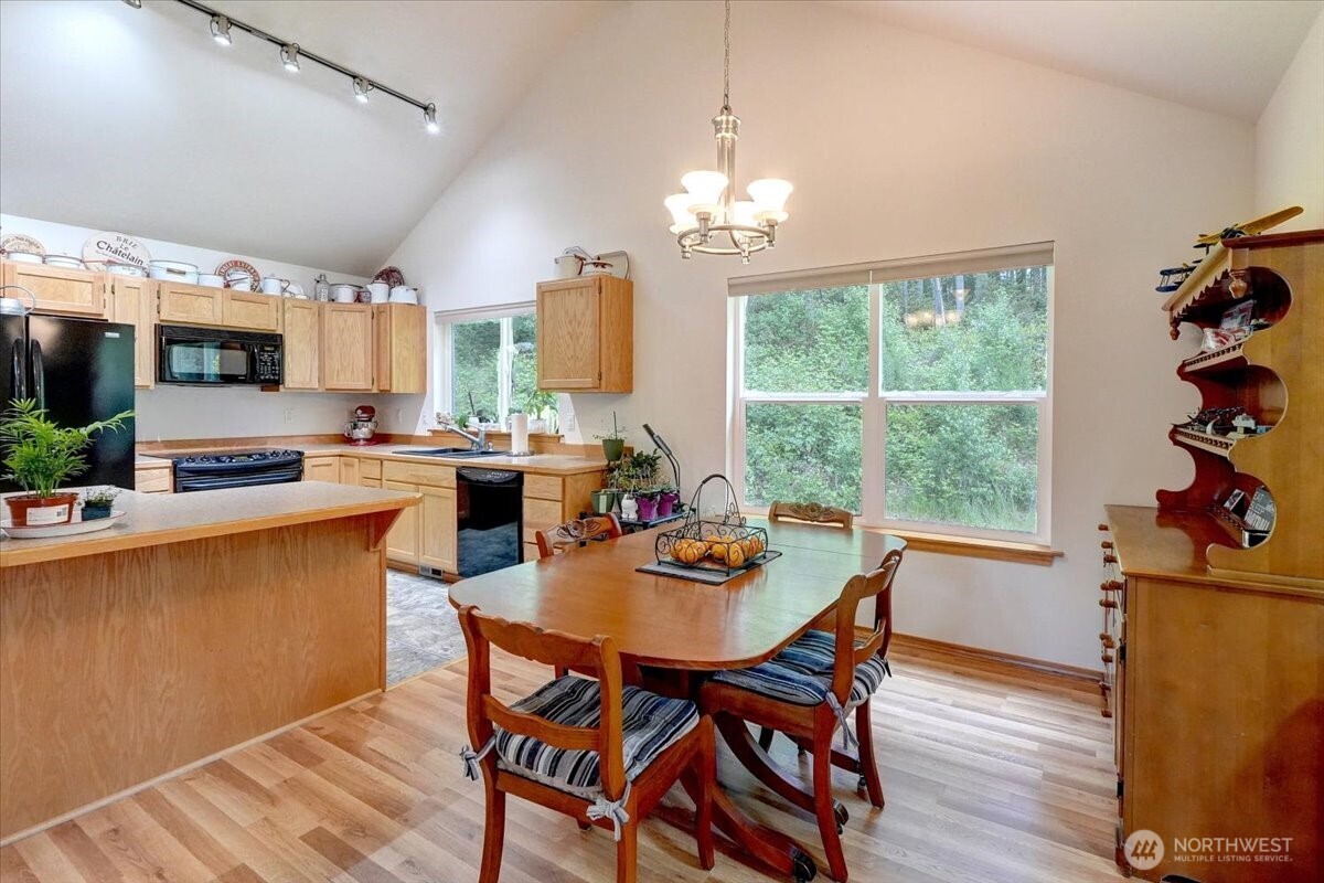 9535 Olalla Valley Road Southeast Port Orchard, WA 98367 - Photo 15 of 40