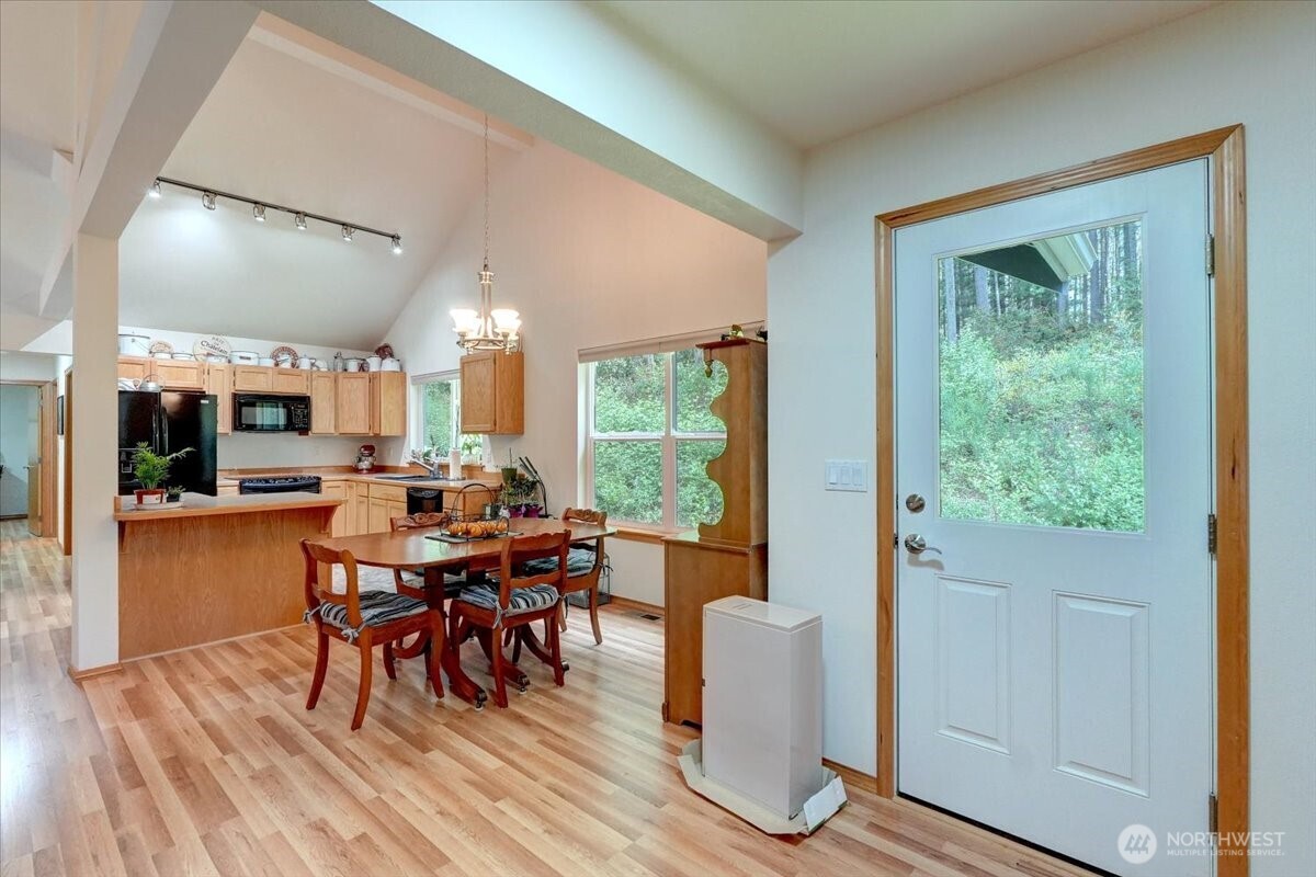 9535 Olalla Valley Road Southeast Port Orchard, WA 98367 - Photo 17 of 40