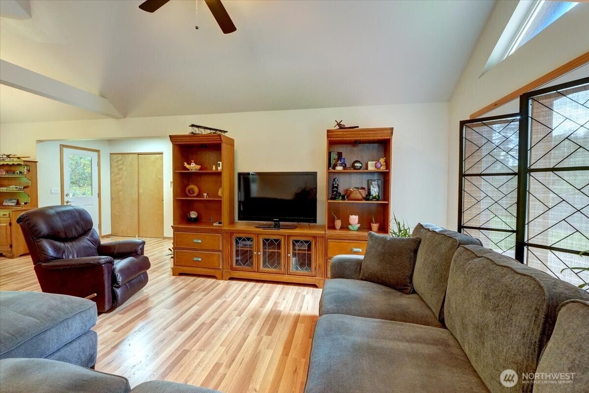 9535 Olalla Valley Road Southeast Port Orchard, WA 98367 - Photo 9 of 40