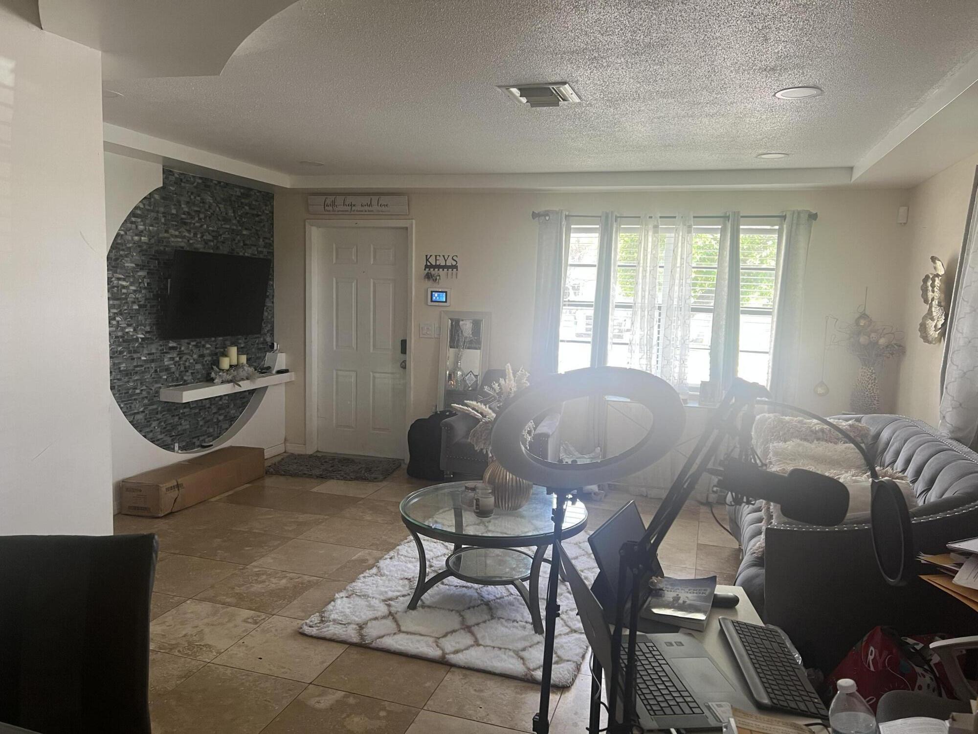 1131 West 1st Street Riviera Beach, FL 33404 - Photo 5 of 18 IMG_5724