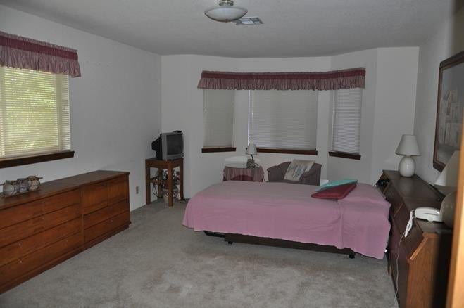 356 Becklin Drive Merlin, OR 97532 - Photo 20 of 29 Large Master bedroom.
