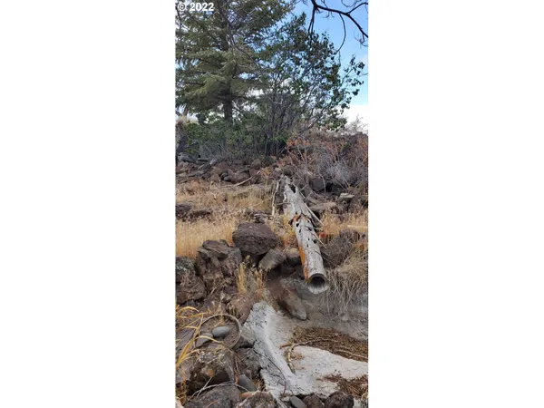 a view of a house with a outdoor space
