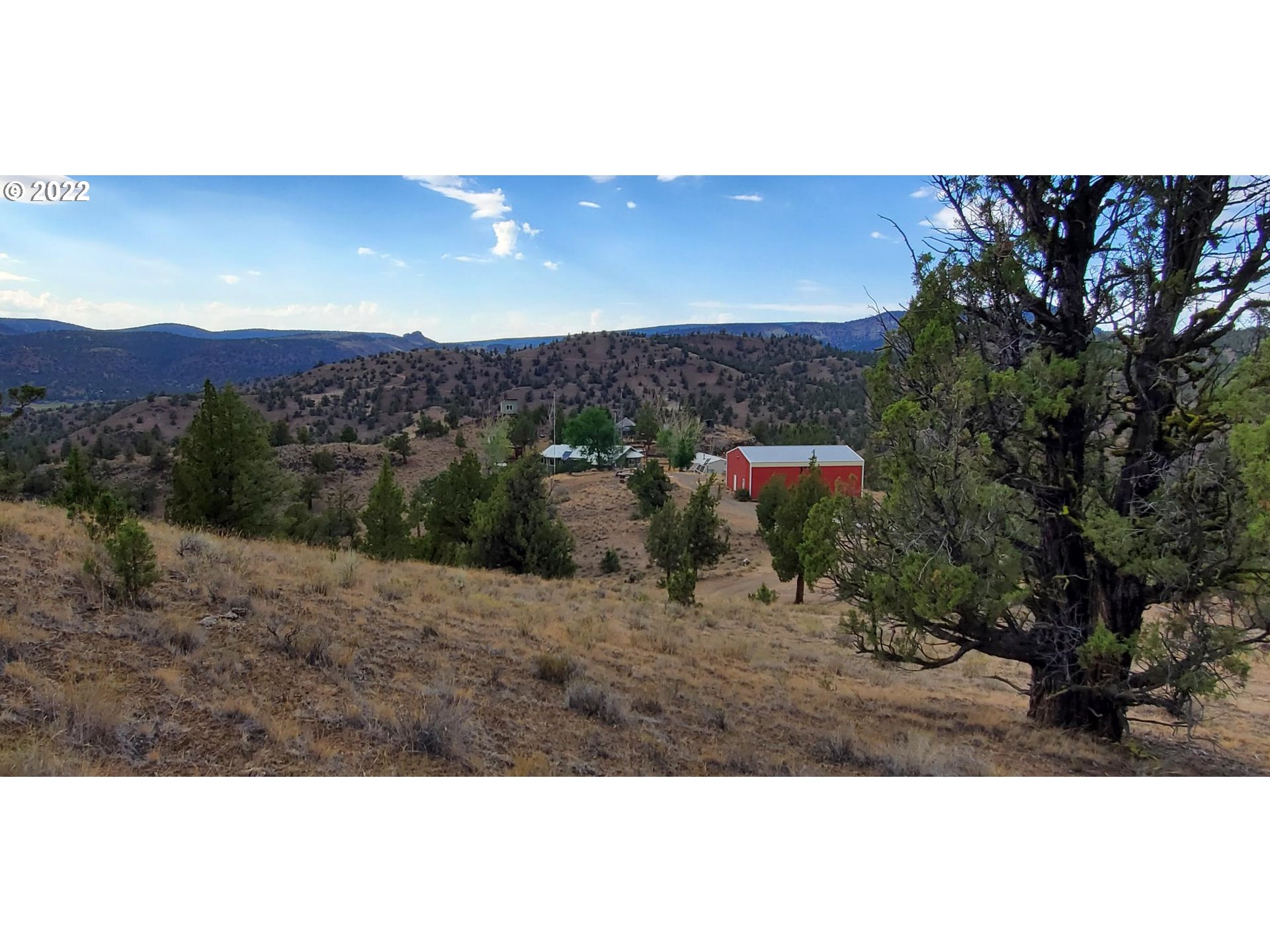 18990 Southeast Doubtful Dirt Road Prineville, OR 97754 - Photo 23 of 32 a view of outdoor space and mountain view