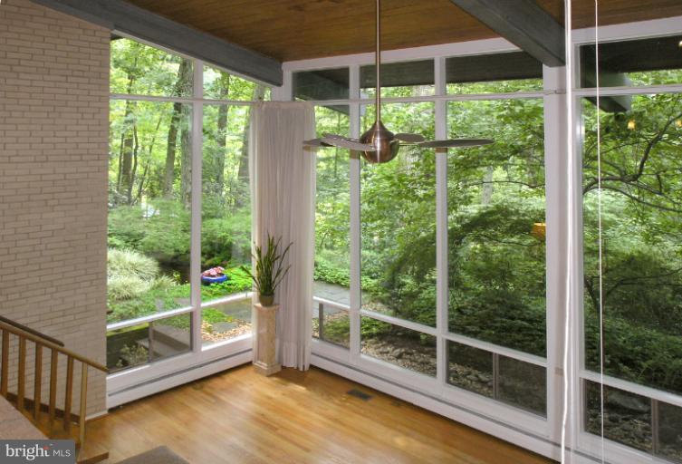2524 Leeds Road Oakton, VA 22124 - Photo 2 of 30 Great Room overlook from Foyer