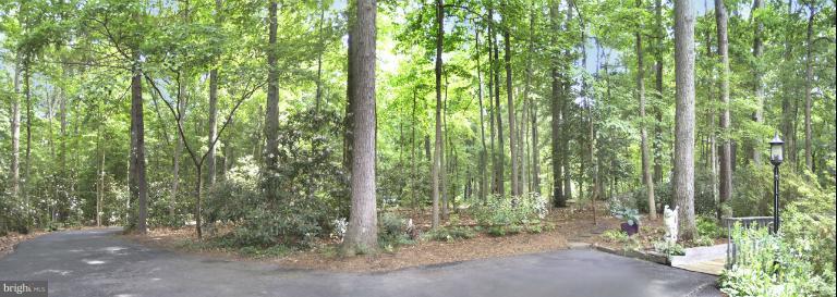 2524 Leeds Road Oakton, VA 22124 - Photo 21 of 30 Front Yard