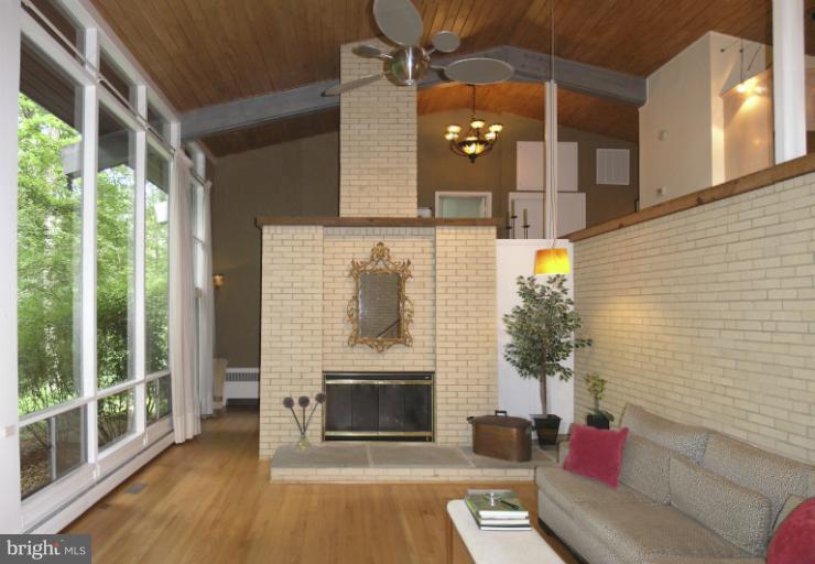 2524 Leeds Road Oakton, VA 22124 - Photo 25 of 30 Great Room side
