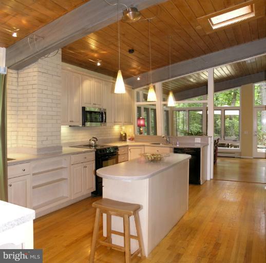 2524 Leeds Road Oakton, VA 22124 - Photo 26 of 30 Kitchen