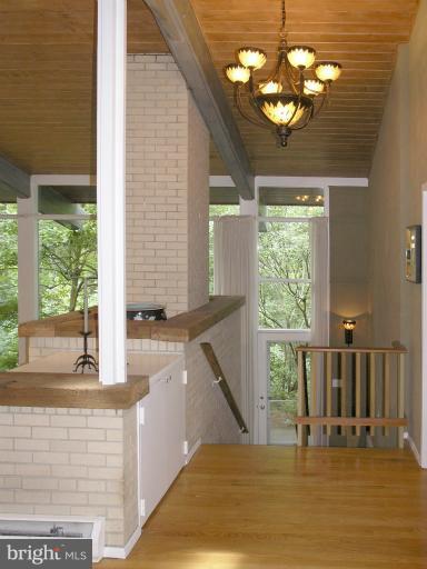 2524 Leeds Road Oakton, VA 22124 - Photo 28 of 30 Entry Landing
