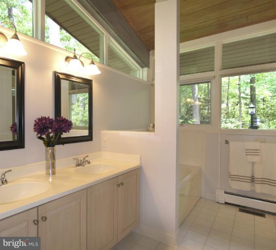 2524 Leeds Road Oakton, VA 22124 - Photo 6 of 30 Master Bath