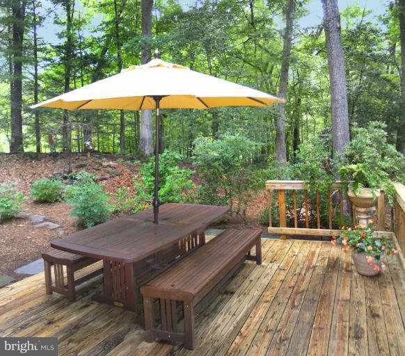 2524 Leeds Road Oakton, VA 22124 - Photo 7 of 30 Deck