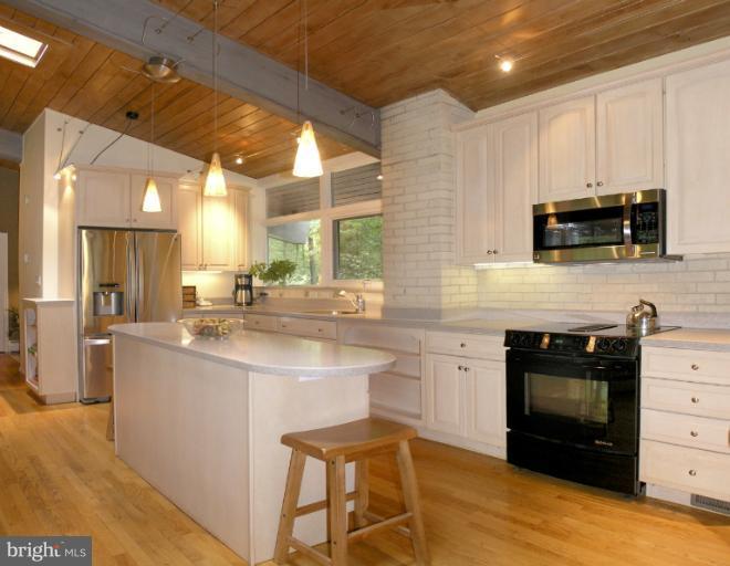 2524 Leeds Road Oakton, VA 22124 - Photo 8 of 30 Kitchen reverse
