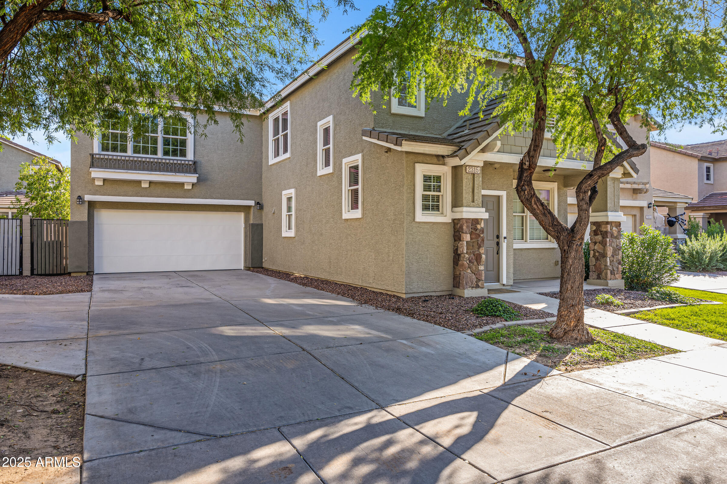 2315 East Pecan Road Phoenix, AZ 85040 - Photo 2 of 36 a front view of a house with garden