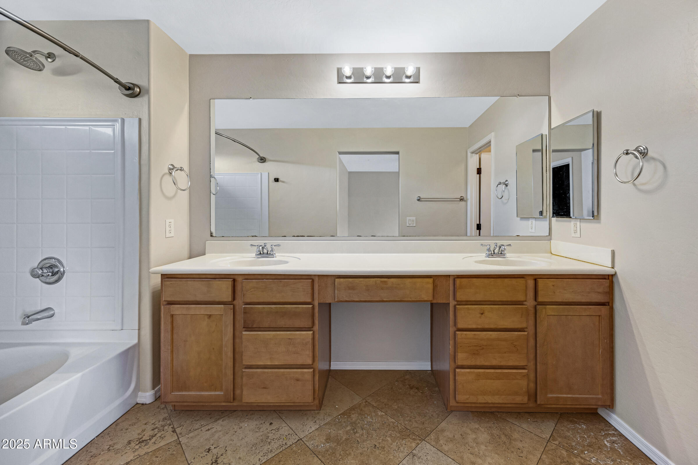 2315 East Pecan Road Phoenix, AZ 85040 - Photo 31 of 36 a bathroom with a double vanity sink mirror double and bathtub