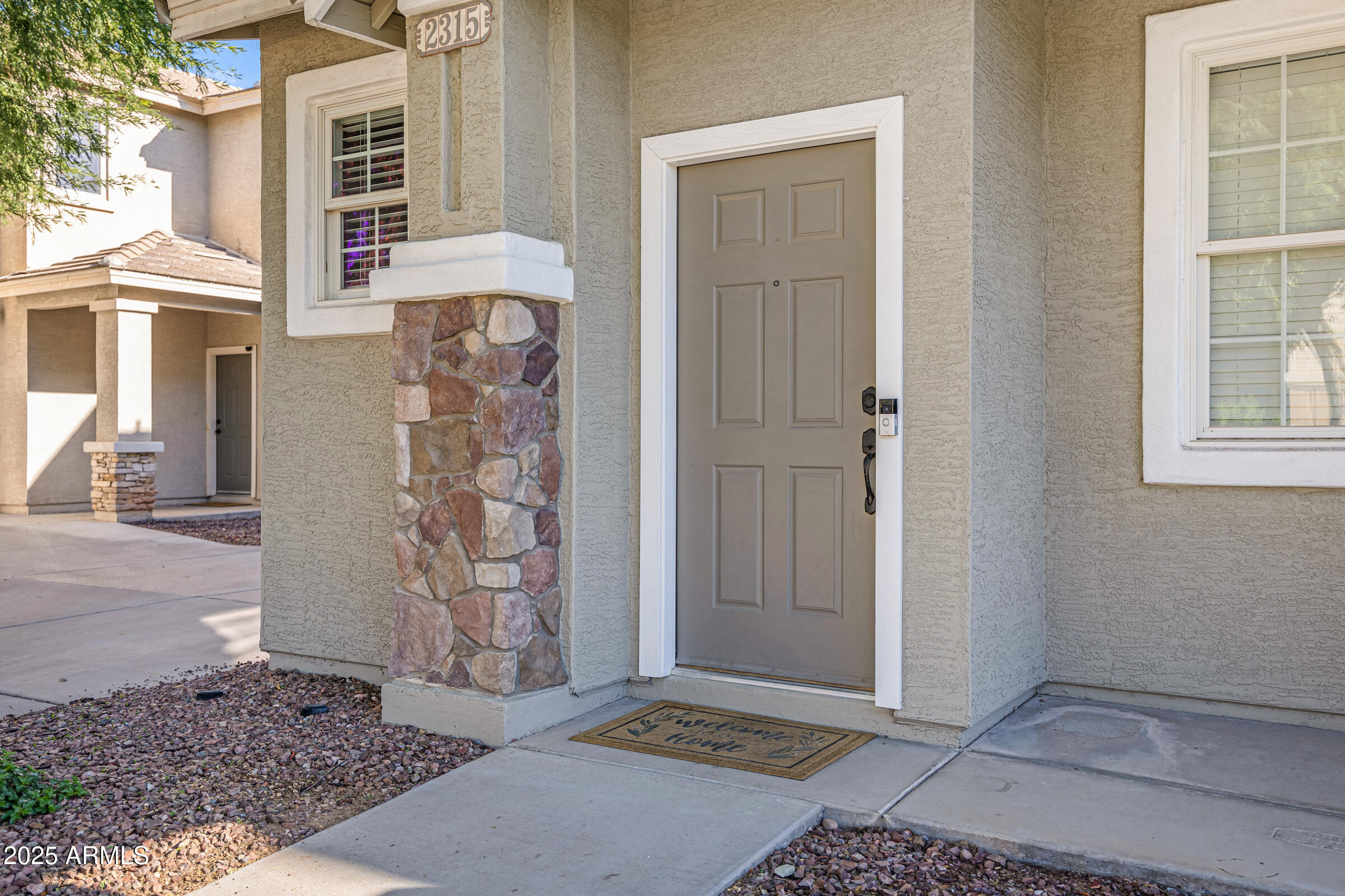 2315 East Pecan Road Phoenix, AZ 85040 - Photo 4 of 36 an empty room with windows