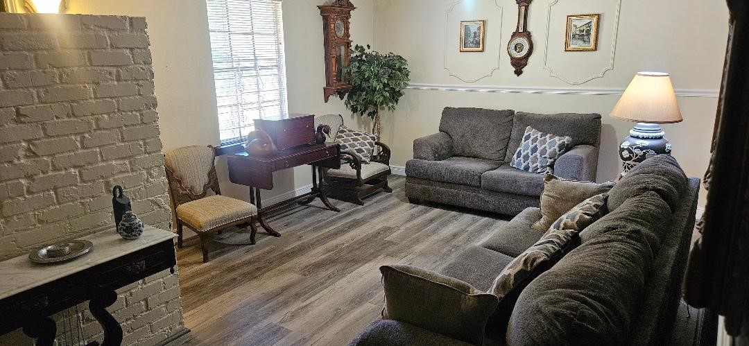 146 Hohldale Street Houston, TX 77022 - Photo 13 of 31 a living room with furniture and a lamp