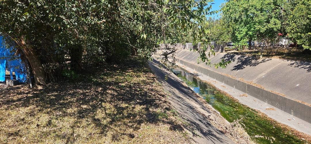 146 Hohldale Street Houston, TX 77022 - Photo 25 of 31 a view of a pathway with a yard