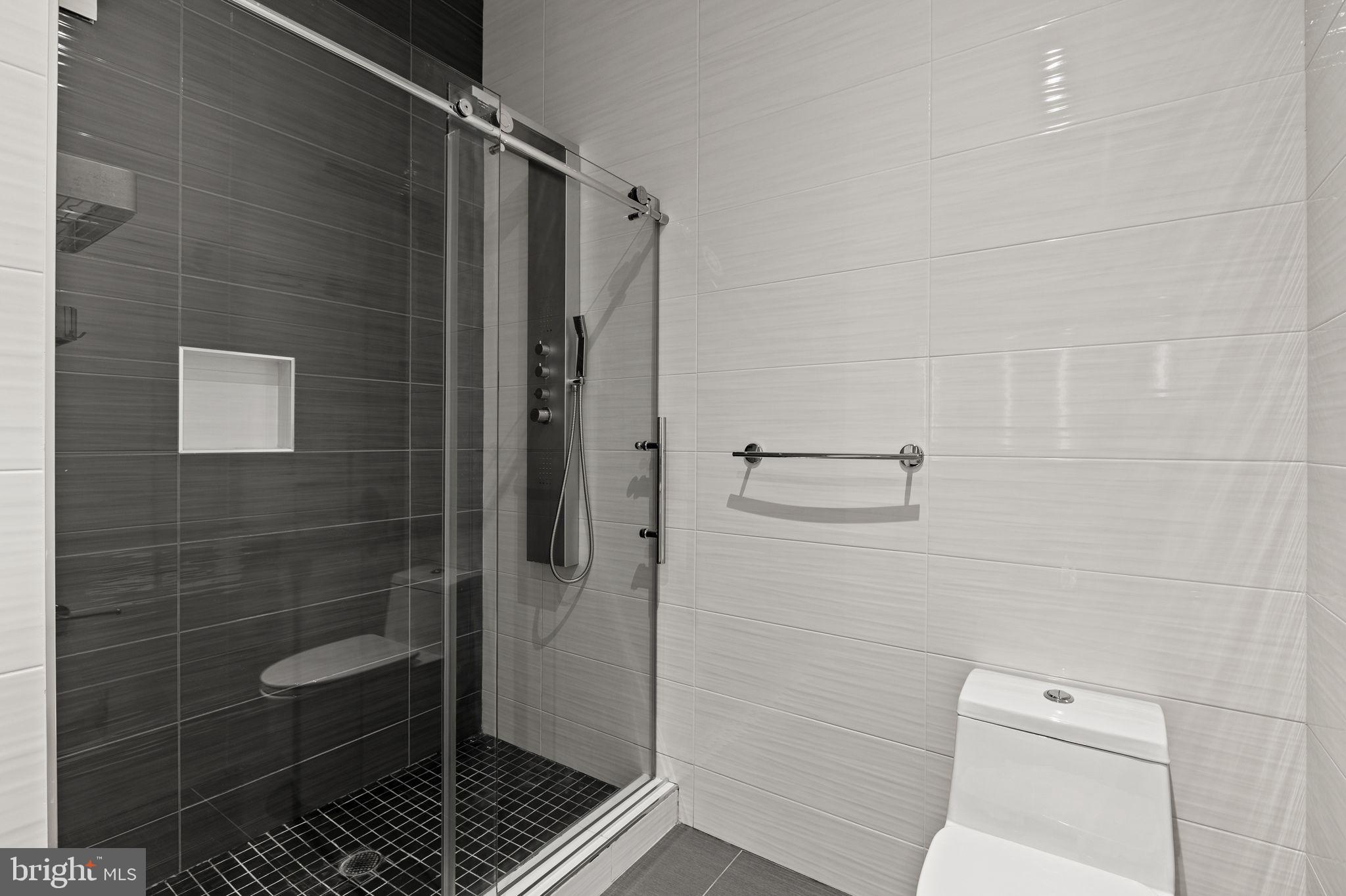 1526-00 Ridge Avenue, Unit 5 Philadelphia, PA 19130 - Photo 30 of 41 PRIMARY BATH