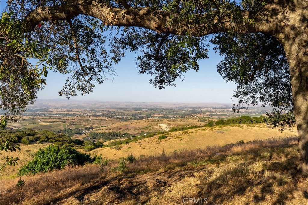 2762 Adelaida Road Paso Robles, CA 93446 - Photo 12 of 57 a view of an ocean