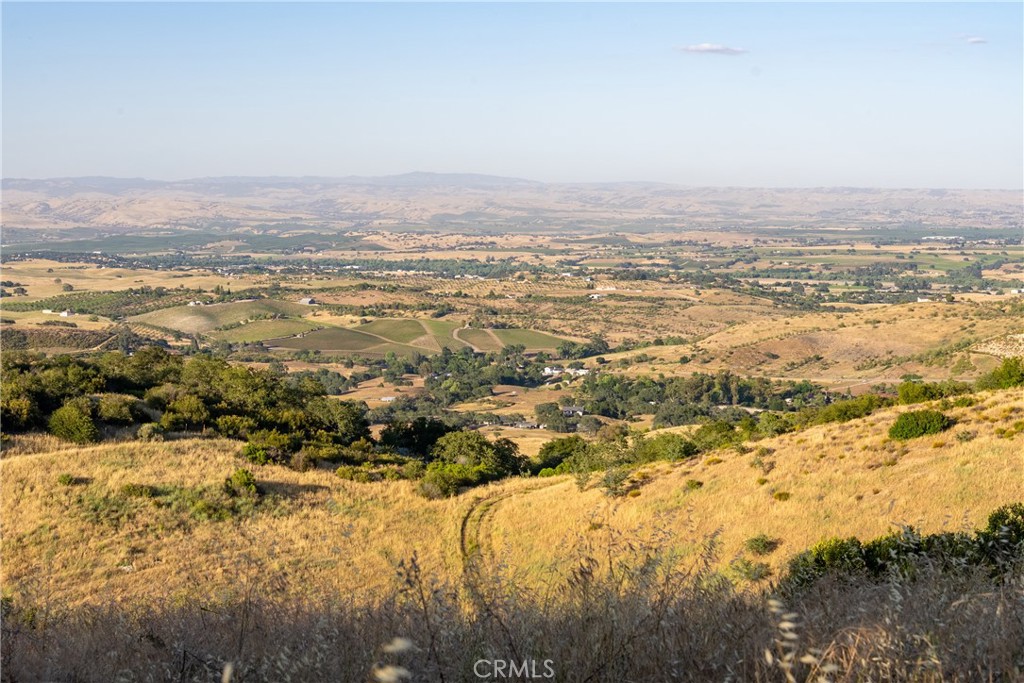 2762 Adelaida Road Paso Robles, CA 93446 - Photo 13 of 57 a view of an ocean